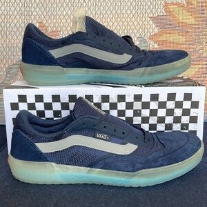Vans Men’s Ave
Dress Blues/Drizzle
VNOA5JIBWKN
Sneakers - athletic shoes